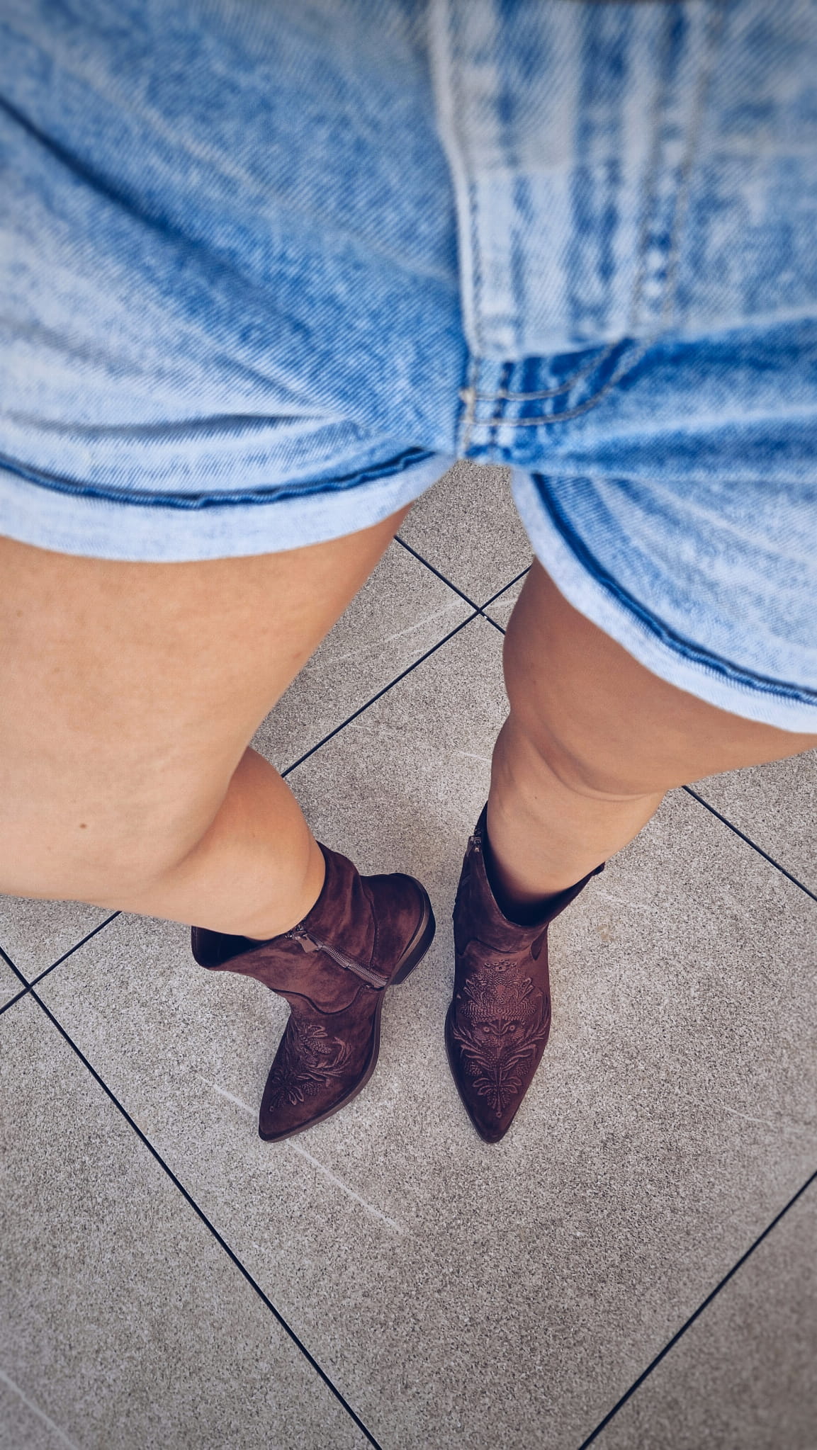Grażusia / Czekoladowe kowbojskie buty