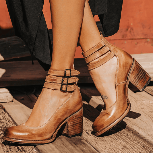 Buty na obcasie Jadara z potrójną klamrą