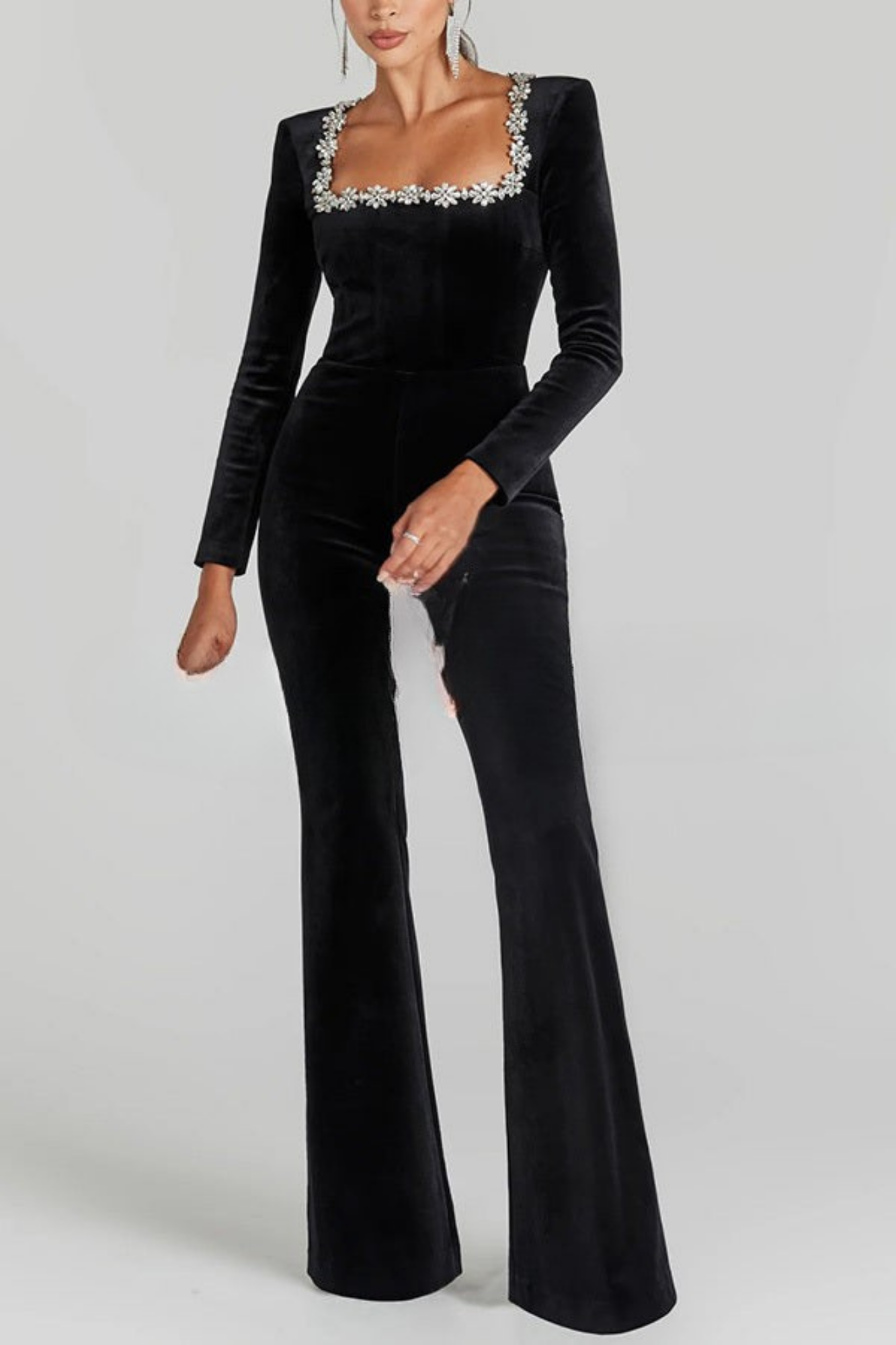 Klasyczny Urok – Aksamitny Kombinezon Z Rozszerzanymi Nogawkami