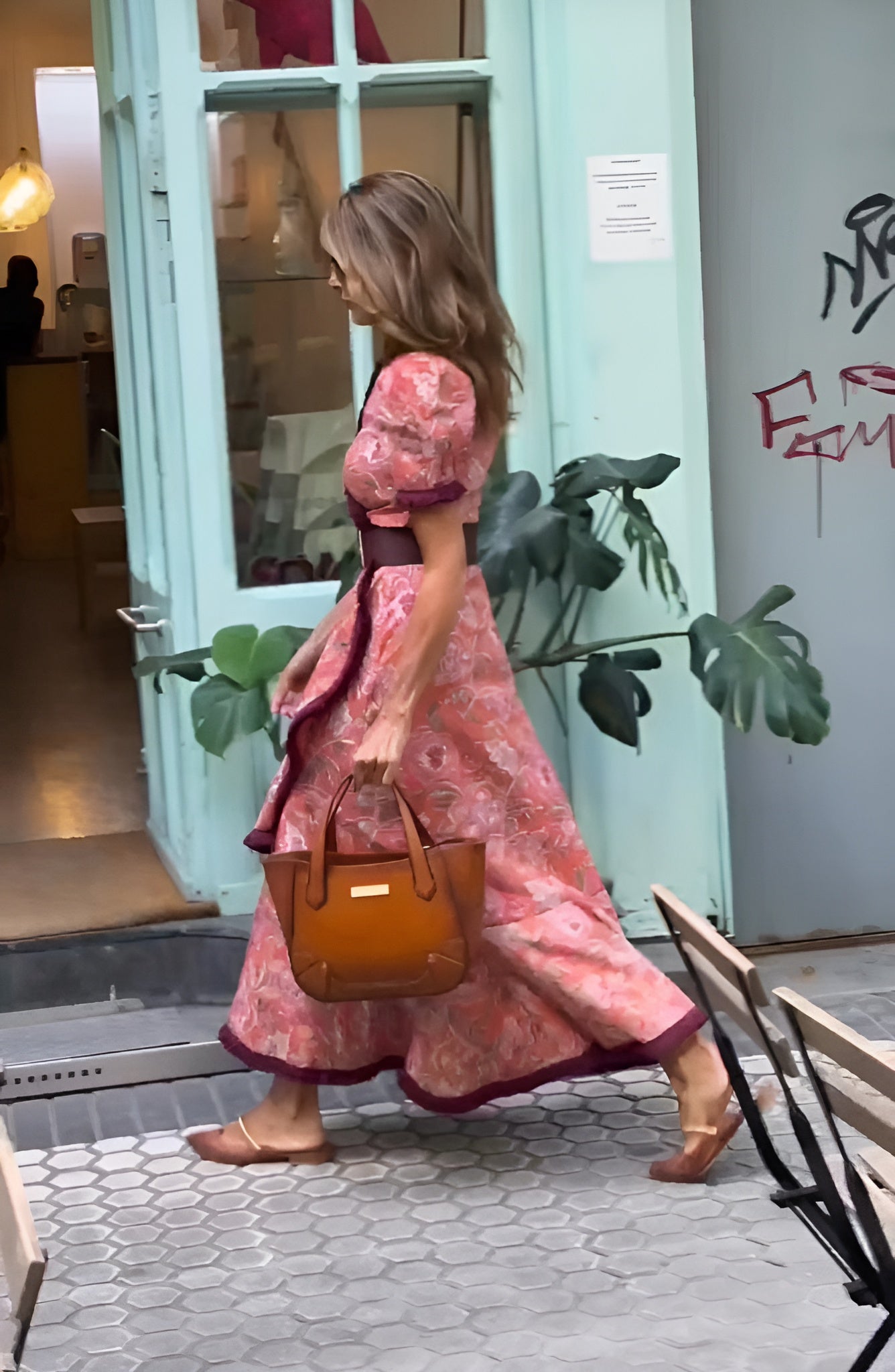 Sylwia | Elegancka różowa sukienka maxi z krótkim rękawem