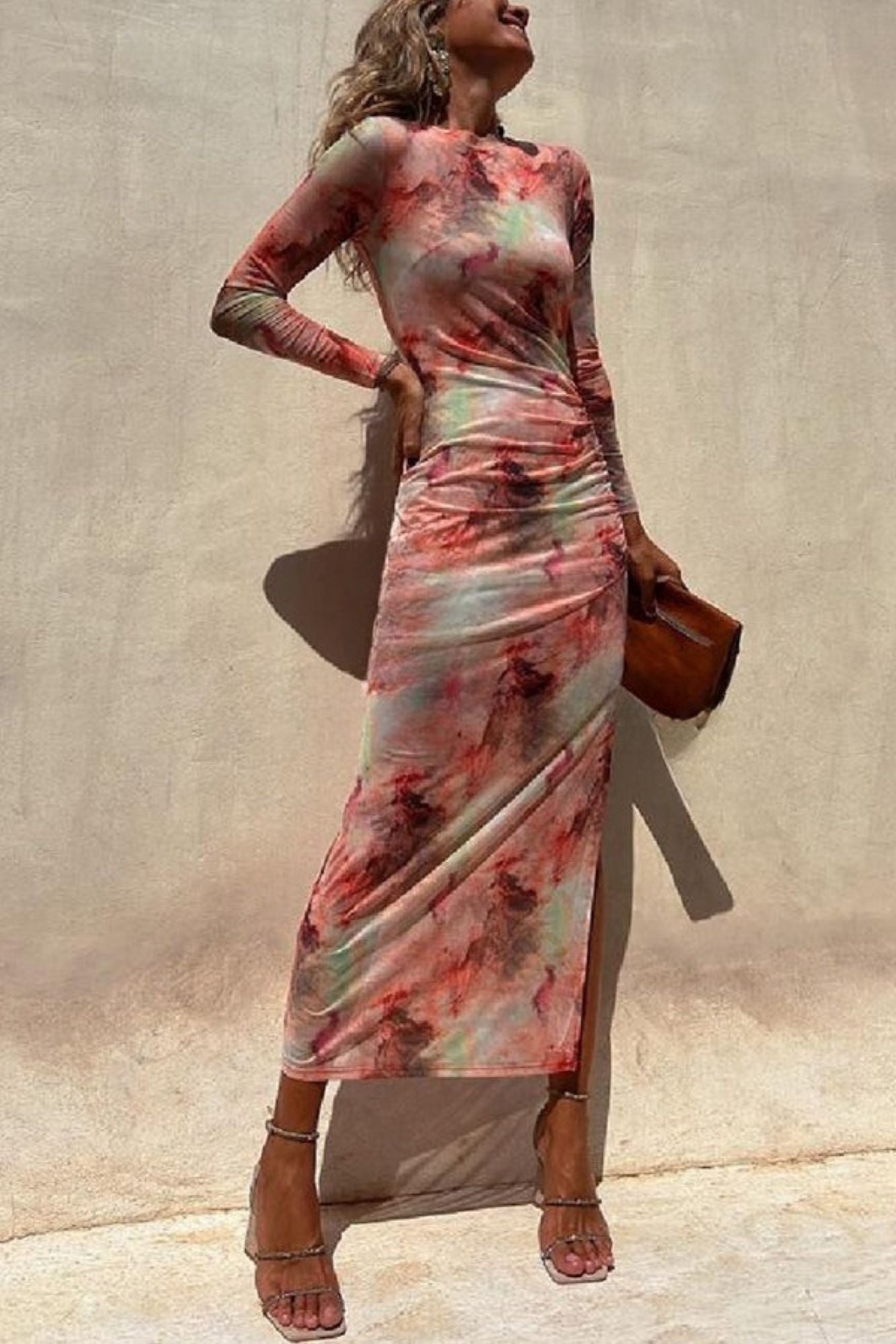 Urokliwa Dama – Siateczkowa Sukienka Midi Tie-Dye