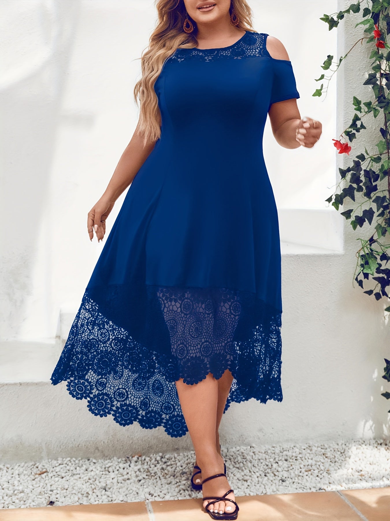 Sukienka Karolina plus size z odkrytymi ramionami, elegancka