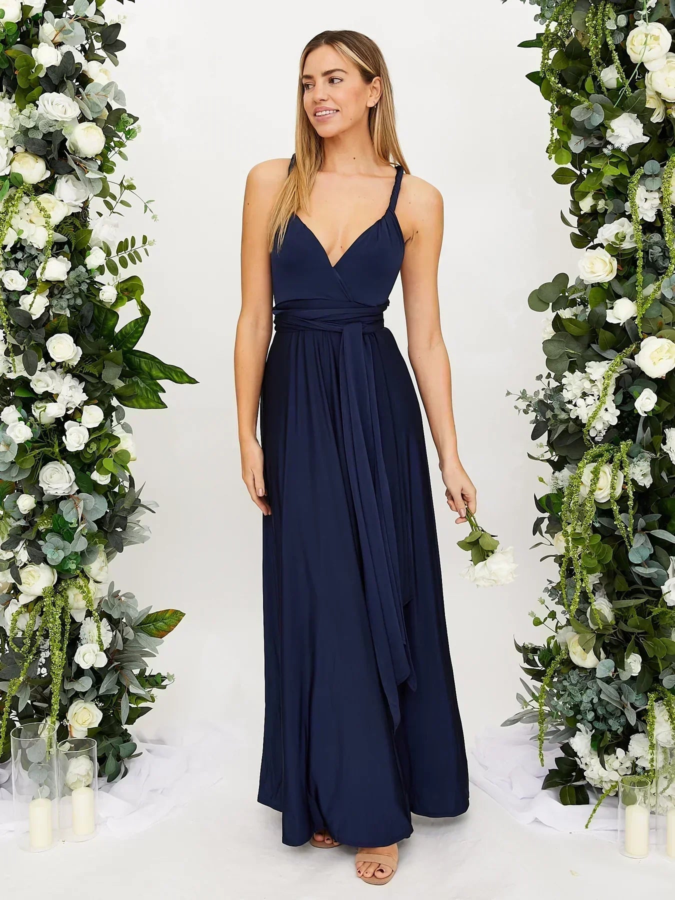 Nicole Mae | Elegancka i uniwersalna sukienka