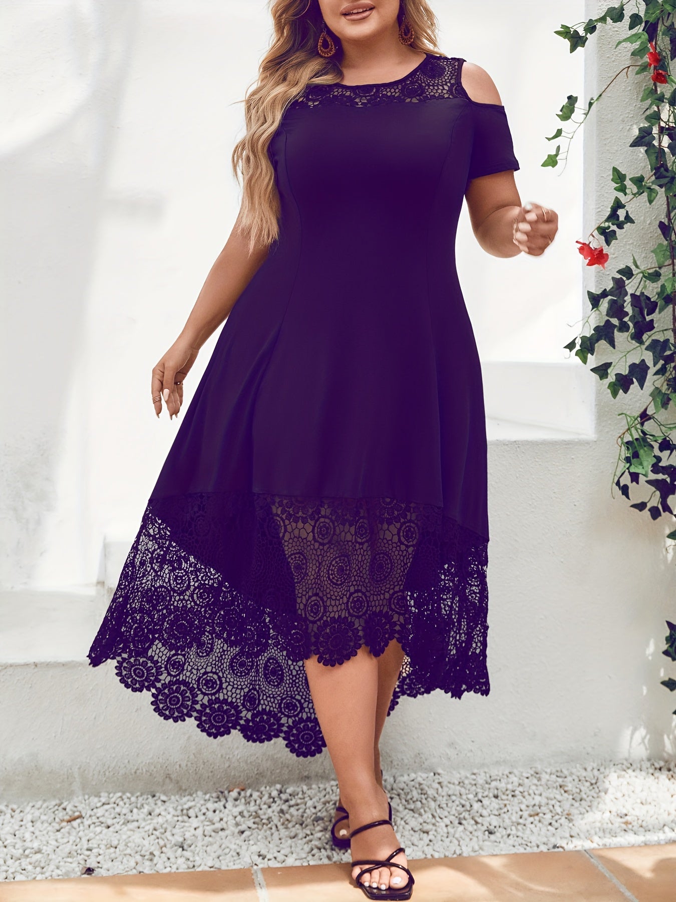 Sukienka Karolina plus size z odkrytymi ramionami, elegancka
