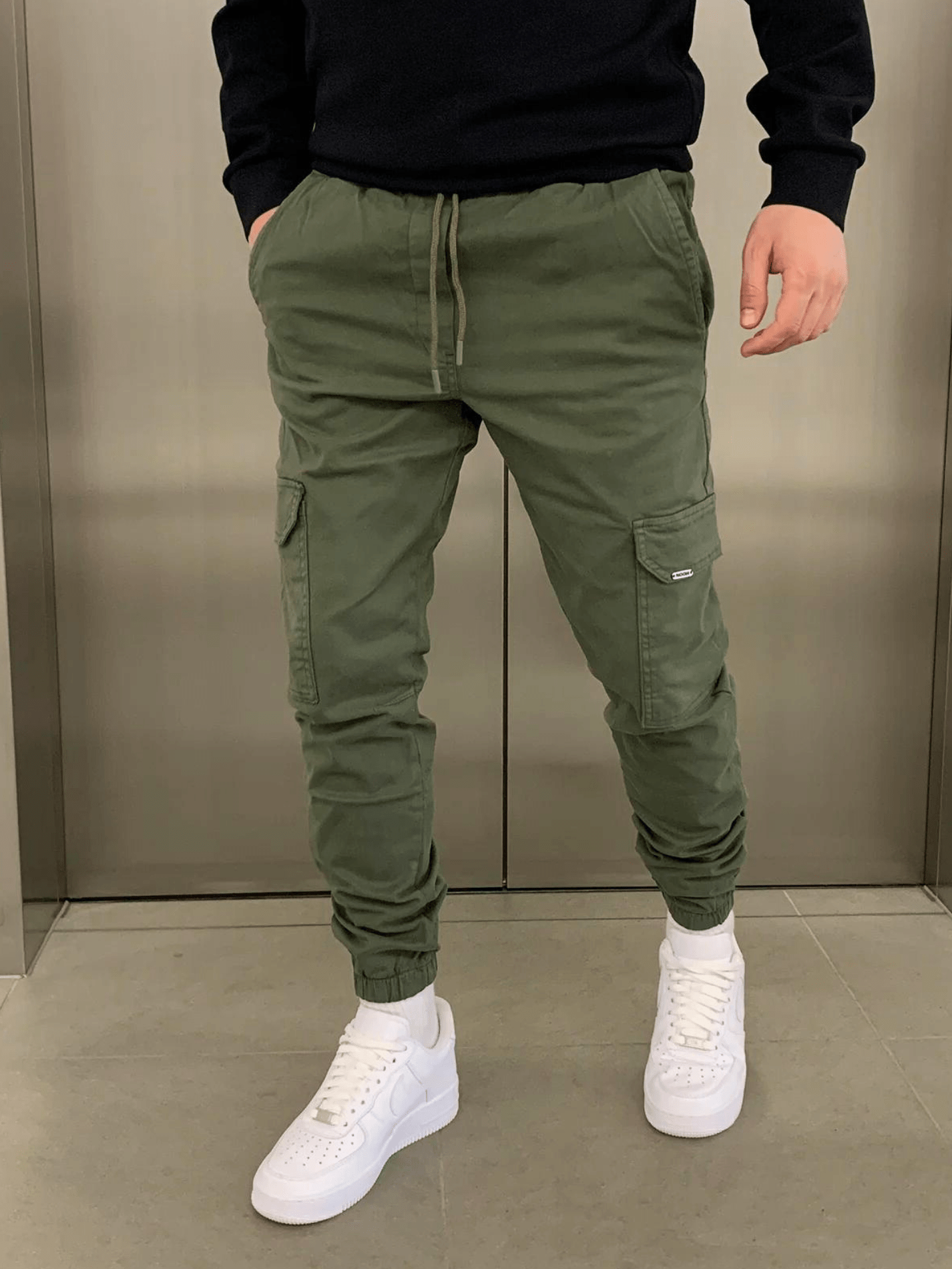 Bartosz / Luźne spodnie cargo jogger