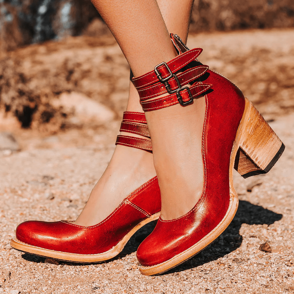 Buty na obcasie Jadara z potrójną klamrą