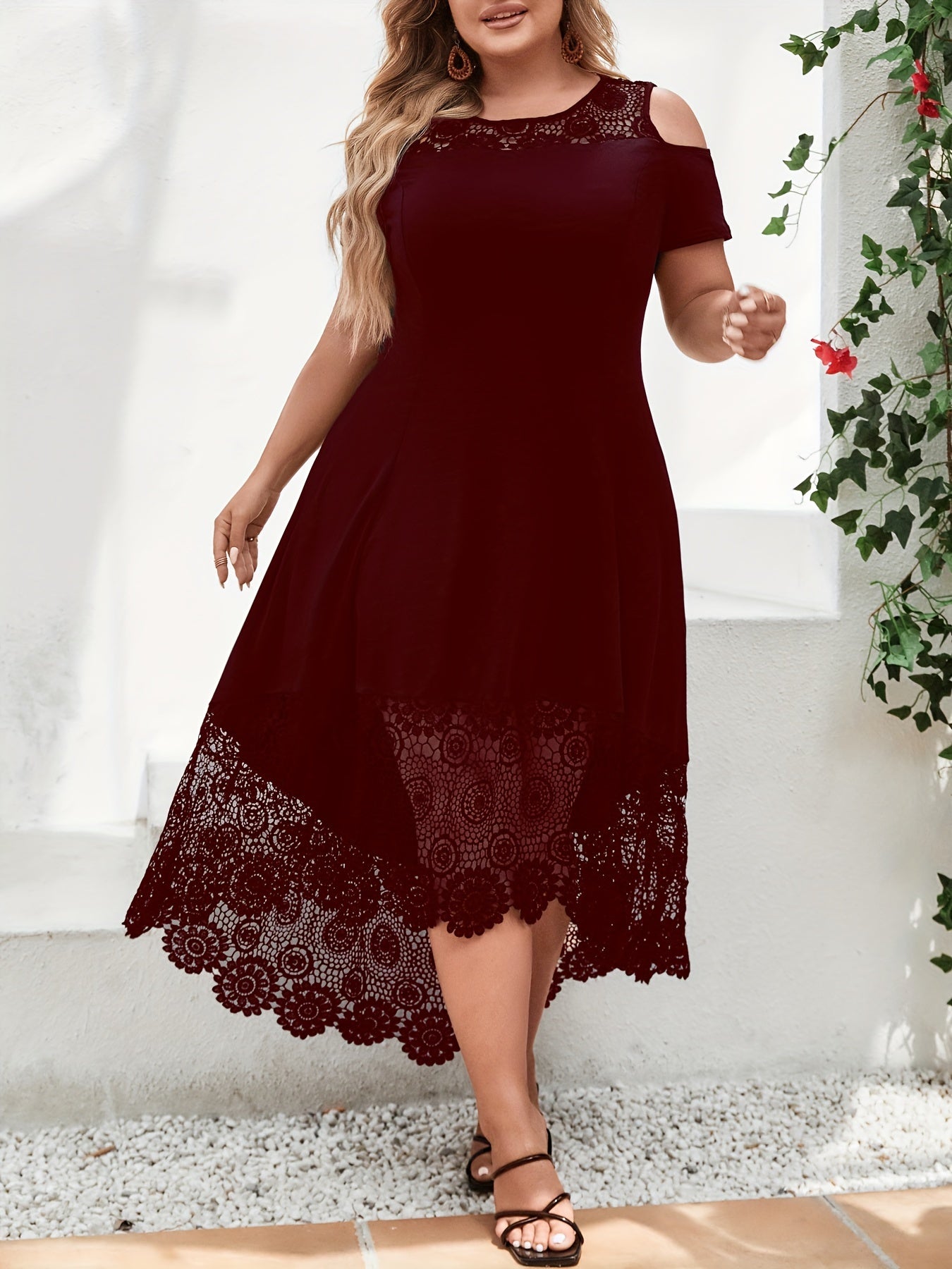 Sukienka Karolina plus size z odkrytymi ramionami, elegancka