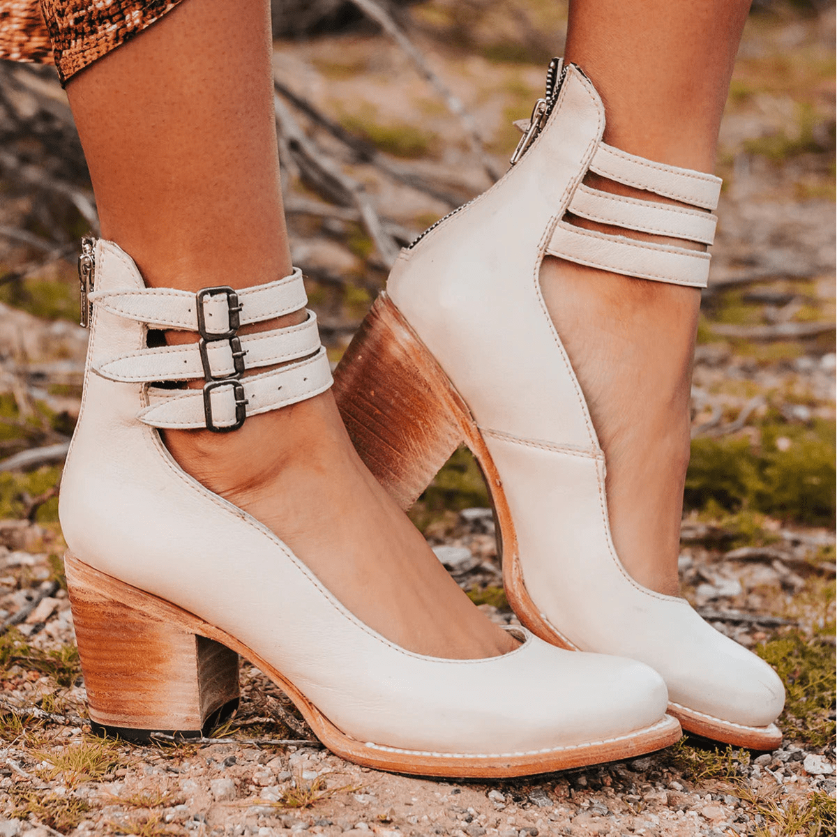 Buty na obcasie Jadara z potrójną klamrą