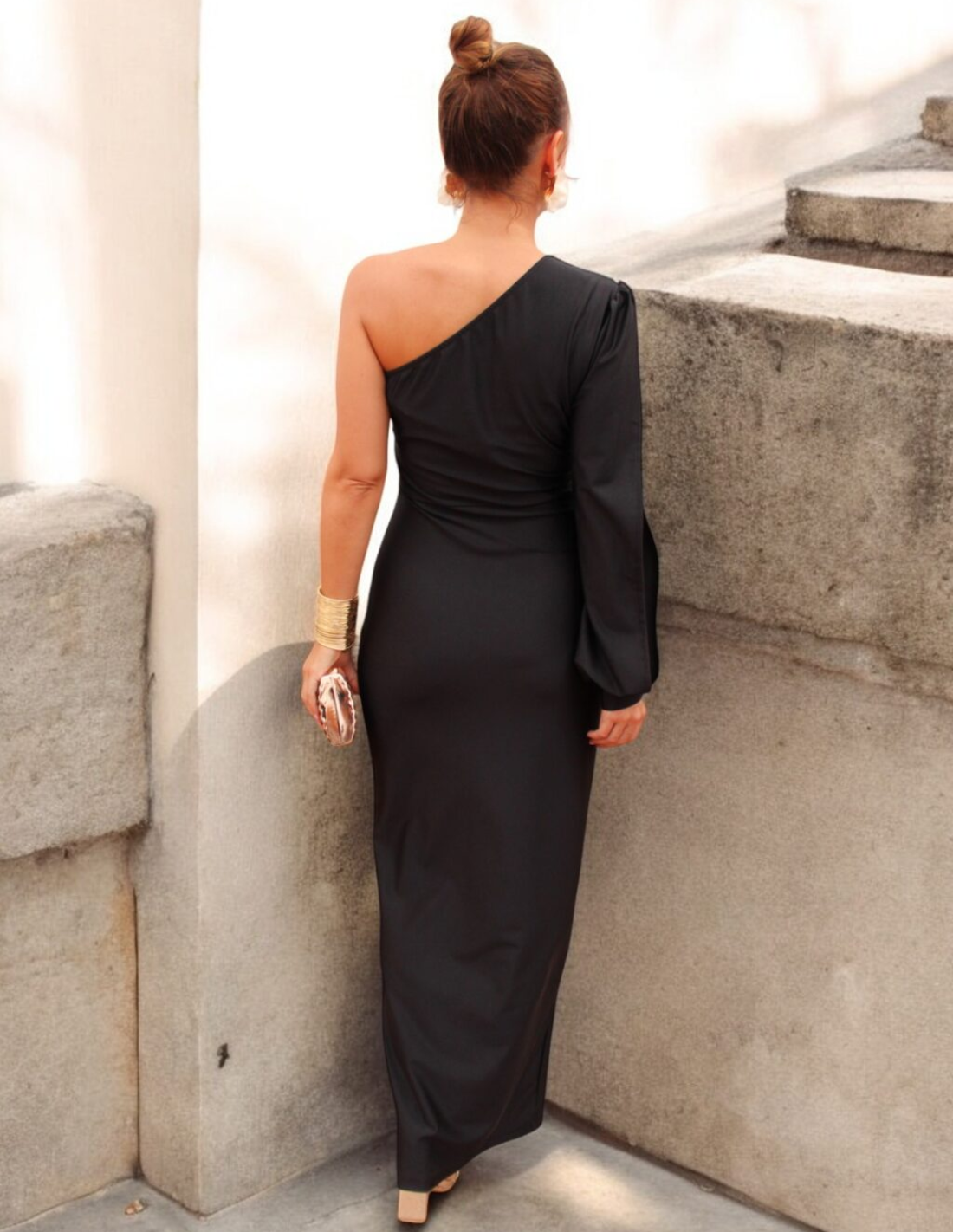 Katarzyna – Elegancka sukienka maxi z jednym rękawem
