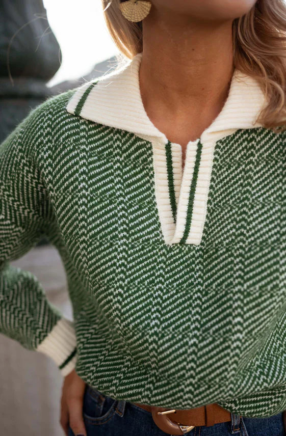 EMILIA™ | ZIELONY SWETER Z DEKOLTEM W SEREK