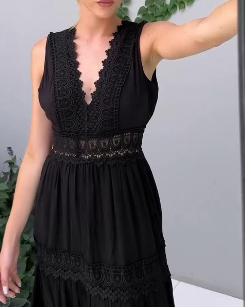 Aurélie - Elegancka koronkowa sukienka z dekoltem w serek