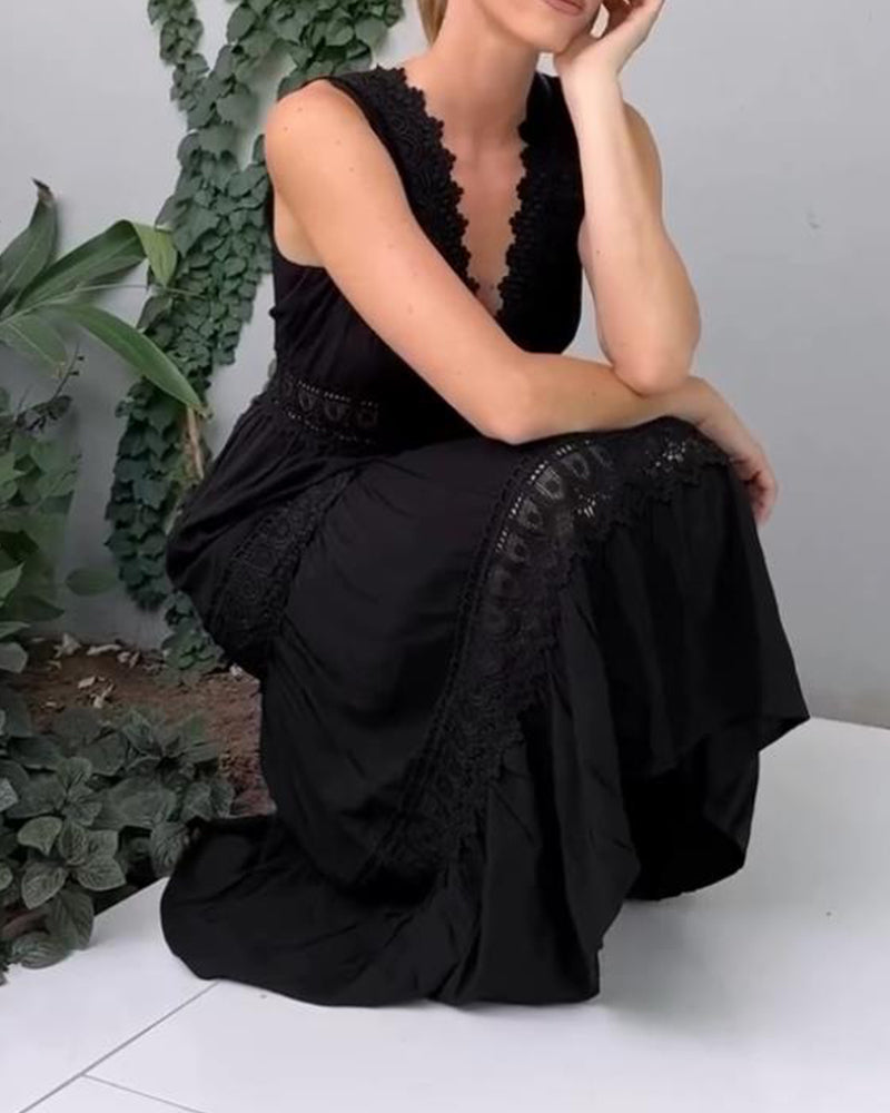 Aurélie - Elegancka koronkowa sukienka z dekoltem w serek