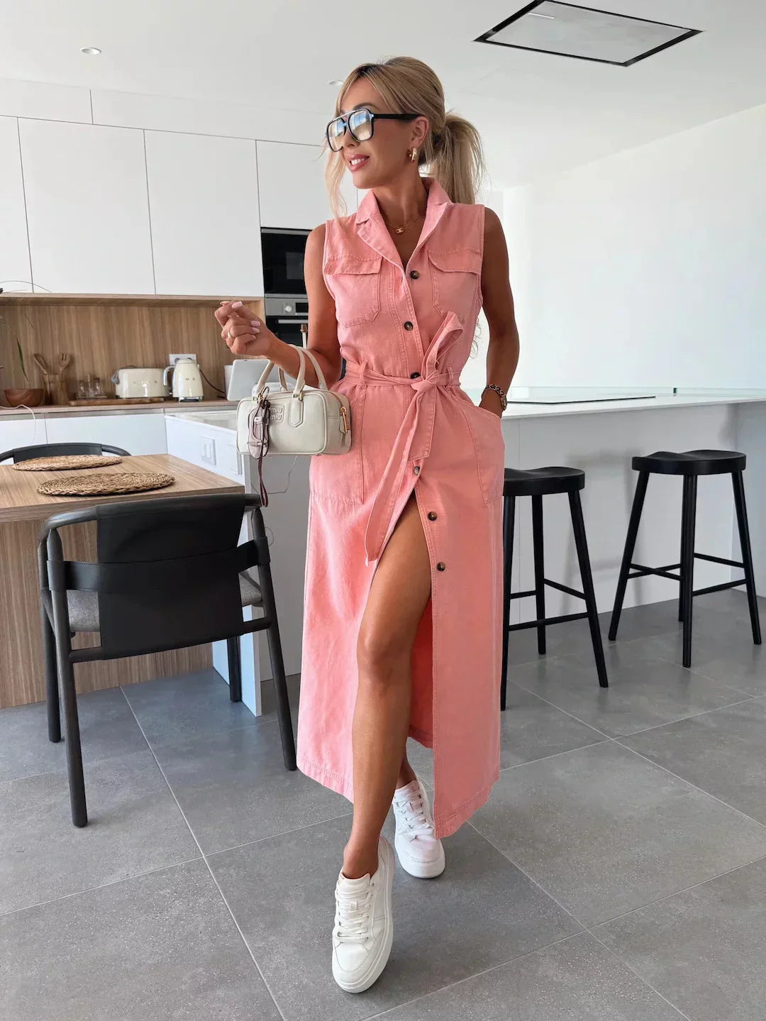 Sanne | Długa sukienka jeansowa z ponadczasową elegancją