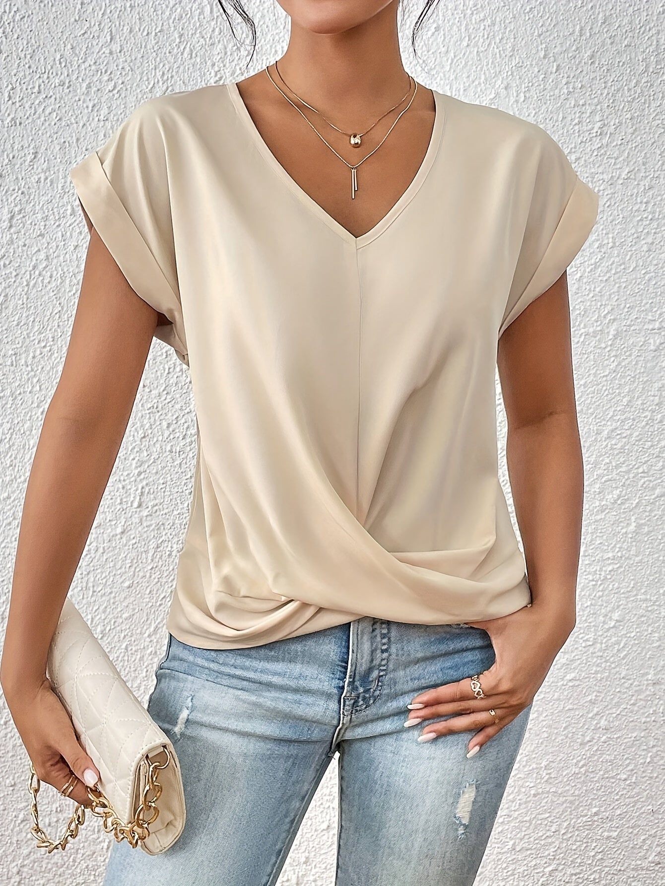 Beata™ | Casualny T-shirt z dekoltem w kształcie serca