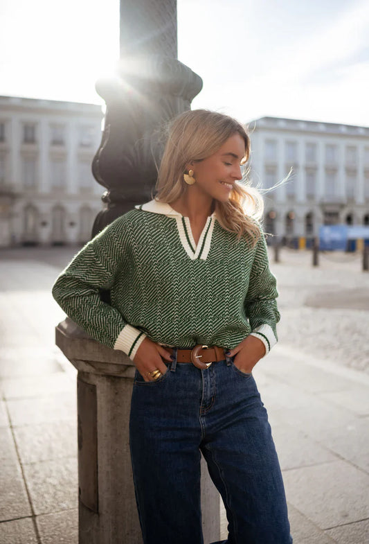 EMILIA™ | ZIELONY SWETER Z DEKOLTEM W SEREK