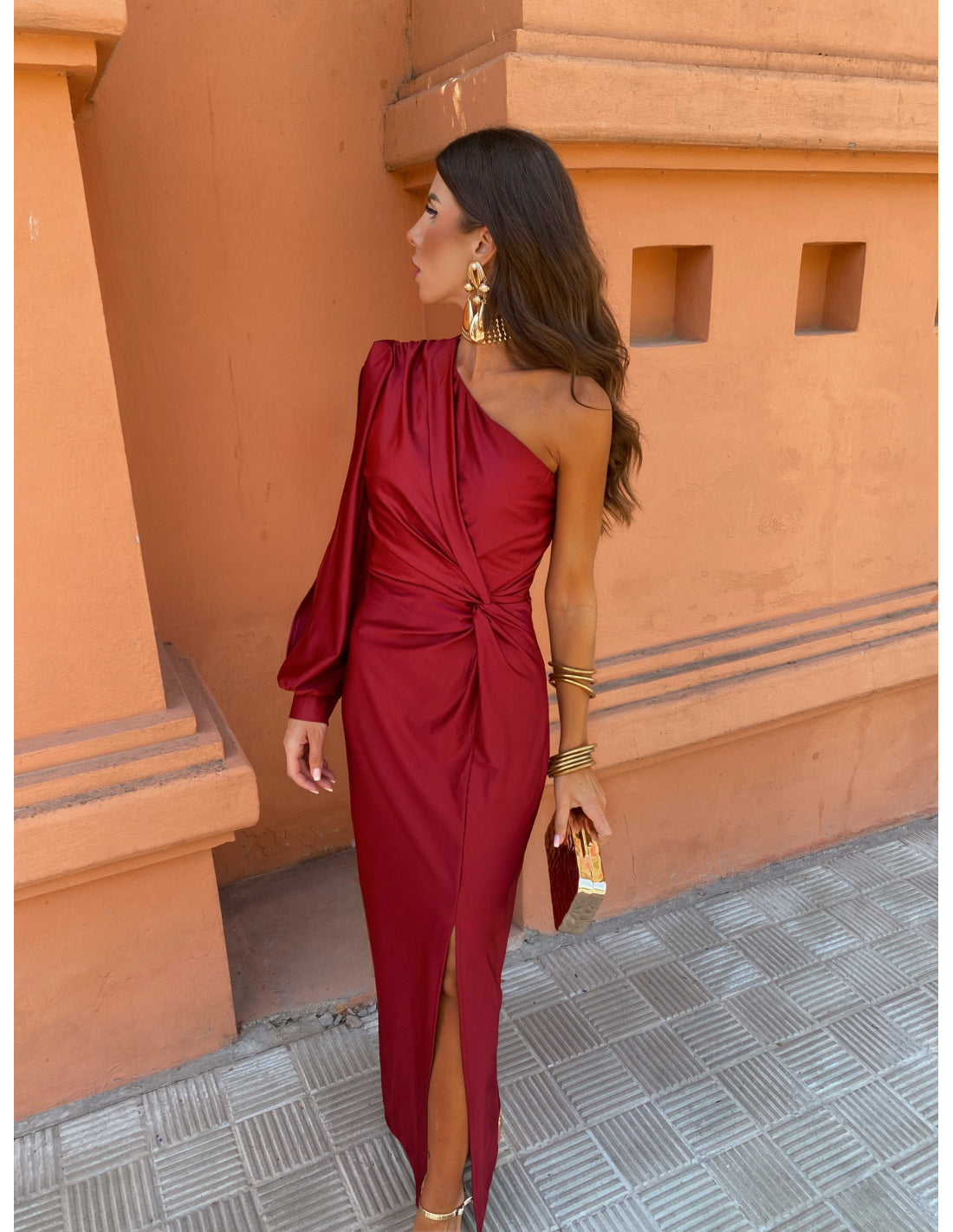 Katarzyna – Elegancka sukienka maxi z jednym rękawem