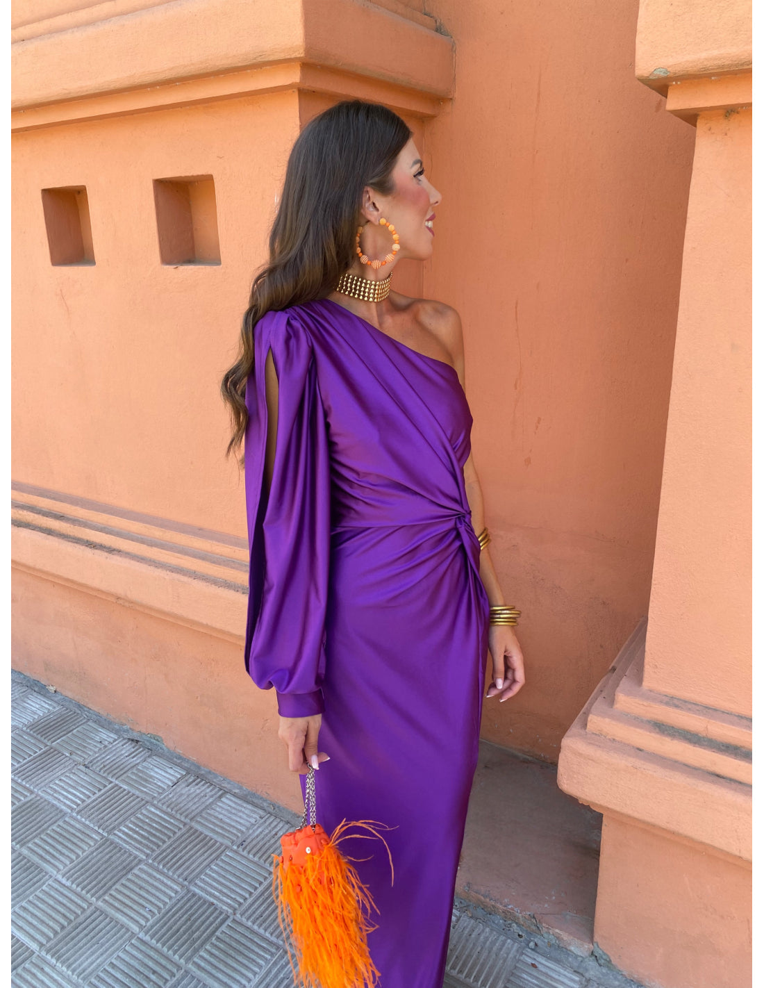 Katarzyna – Elegancka sukienka maxi z jednym rękawem