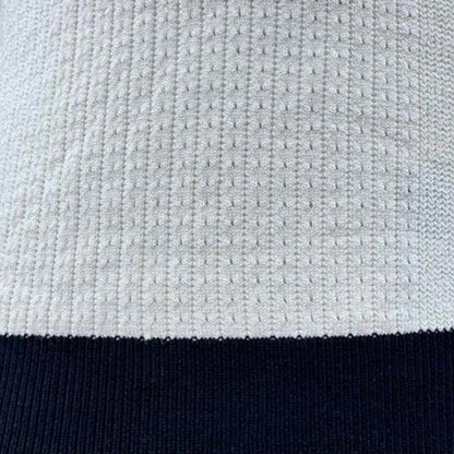 Męski casualowy sweter T-shirt w kontrastowym kolorze z krótkim rękawem i dekoltem w serek, dopasowany krój