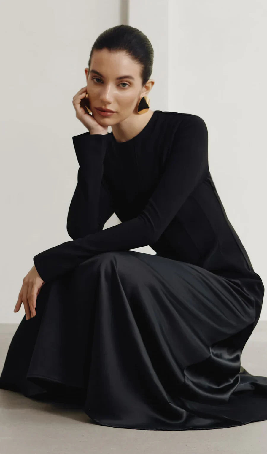 Satynowa sukienka maxi Leah