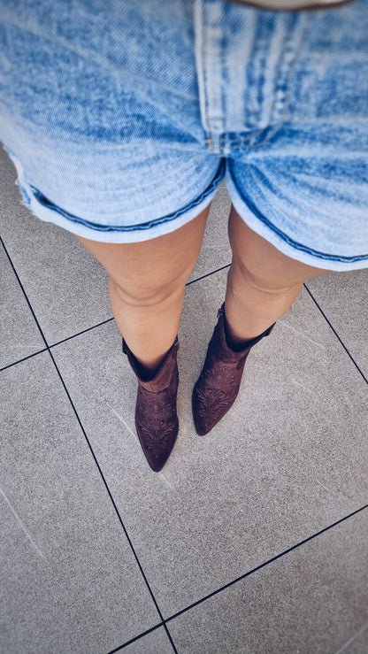 Grażusia / Czekoladowe kowbojskie buty