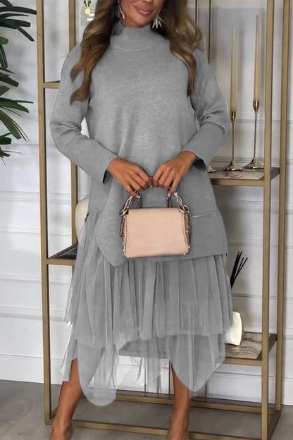 Luźna sukienka damska z nadrukiem i dekoltem w serek