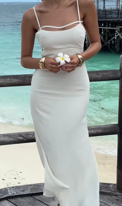 Koronkowa, seksowna sukienka typu sling z wysokim stanem i wycięciem