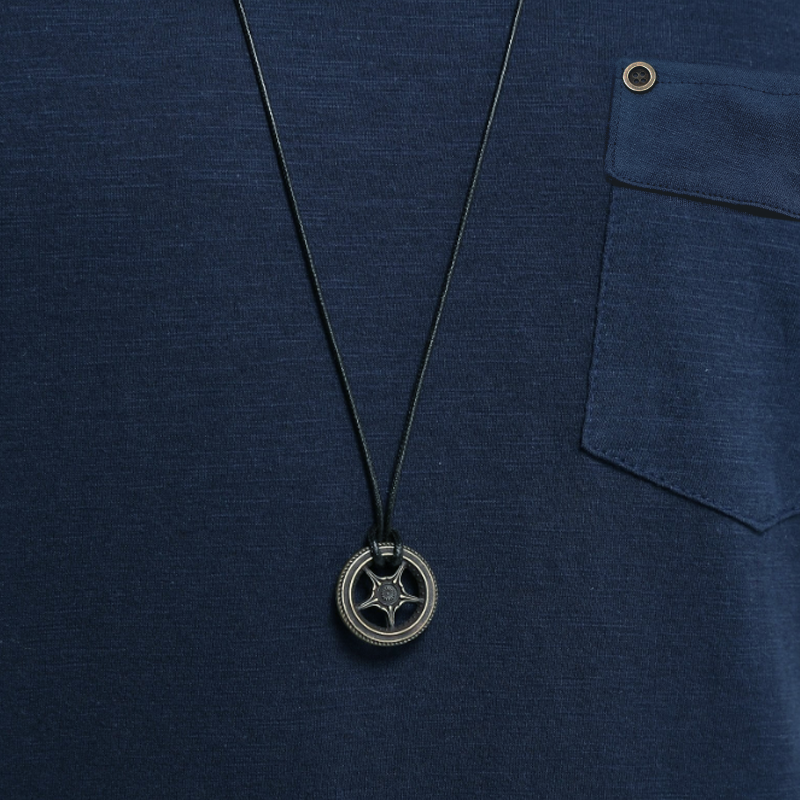 Męska koszulka cargo z krótkim rękawem i dekoltem w serek, kieszenią na piersi