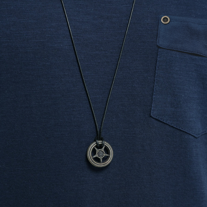 Męska koszulka cargo z krótkim rękawem i dekoltem w serek, kieszenią na piersi