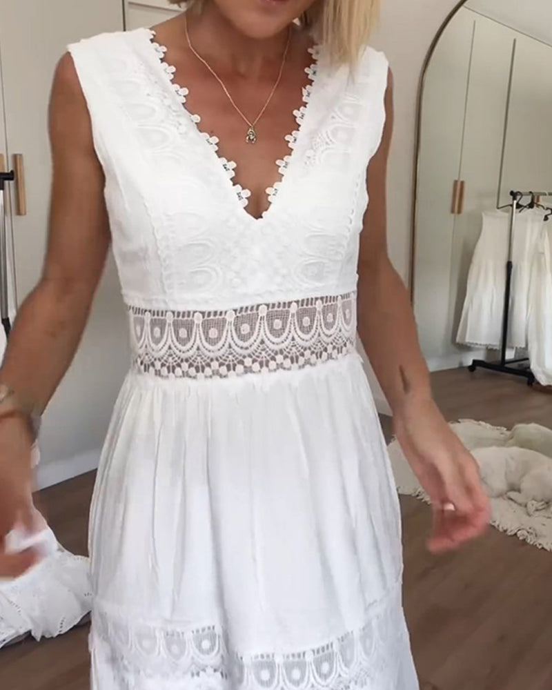Aurélie - Elegancka koronkowa sukienka z dekoltem w serek