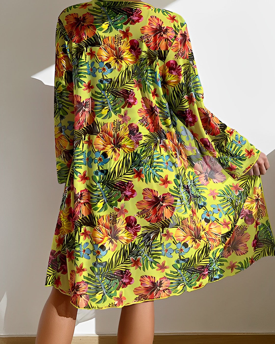 Flora | Komplet bikini z tropikalnym nadrukiem i narzutką