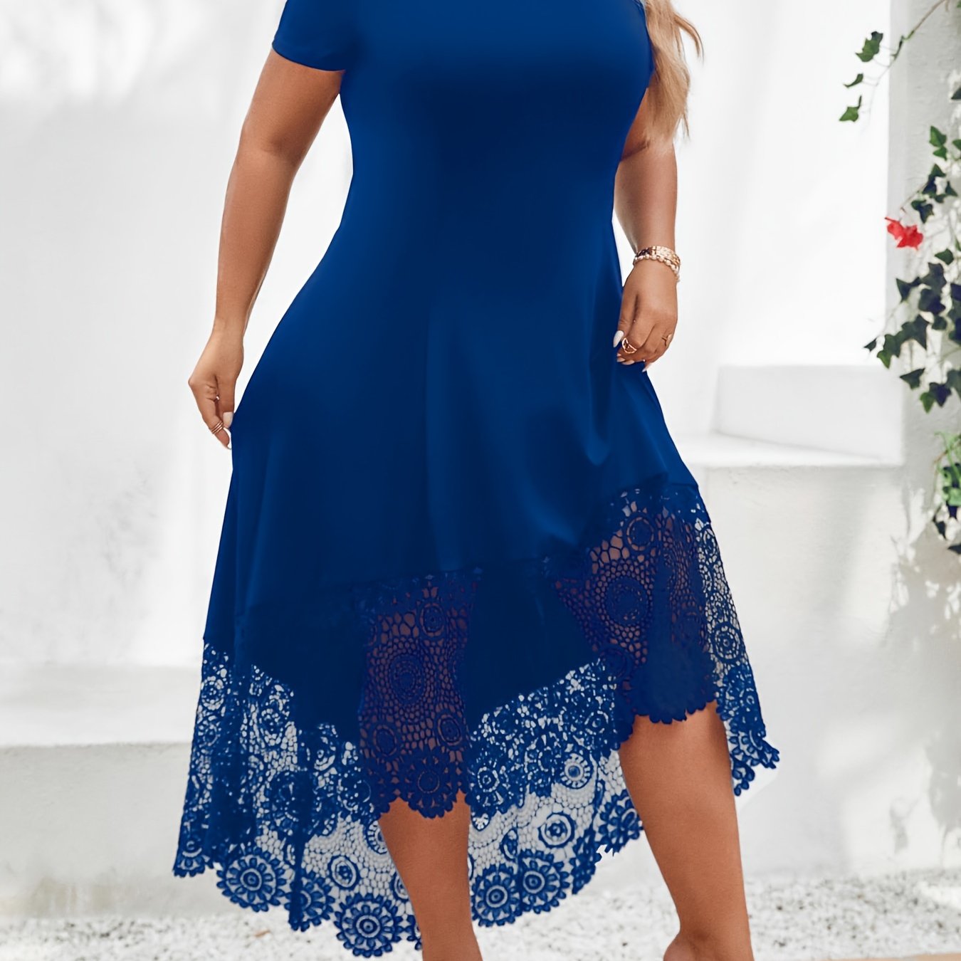 Sukienka Karolina plus size z odkrytymi ramionami, elegancka