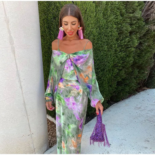 Marta – Stylowa sukienka maxi z wzorem halo tie-dye i odpinanym szalem