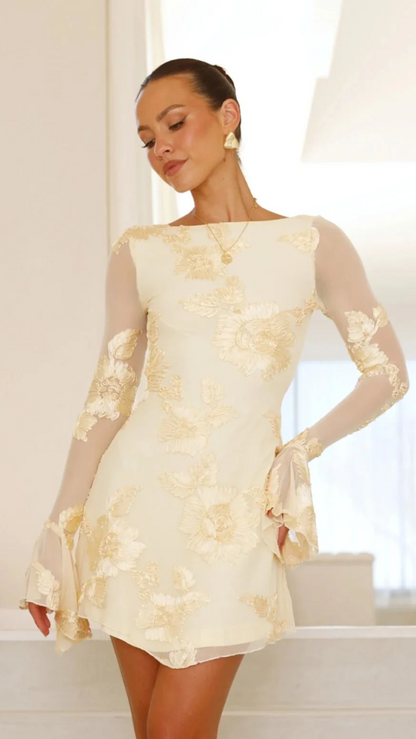 Julia™ | Sukienka mini z kwiatowym haftem i odkrytymi plecami