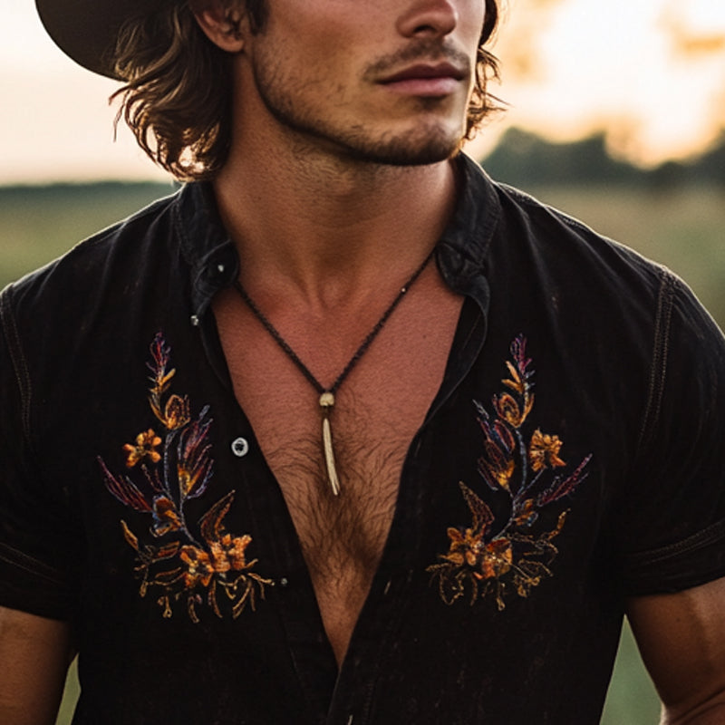 Męska koszula z krótkim rękawem i haftowanymi klapami w stylu vintage