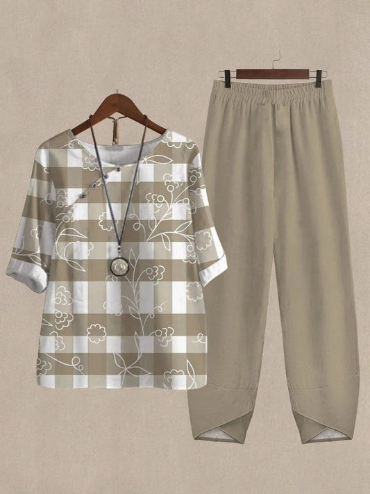 Luźny komplet z głębokim dekoltem, nadrukiem ważki i krótkim rękawem