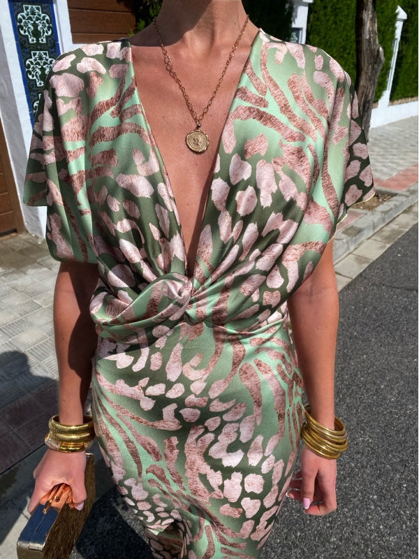 Liora | Satynowa sukienka z nadrukiem w panterkę