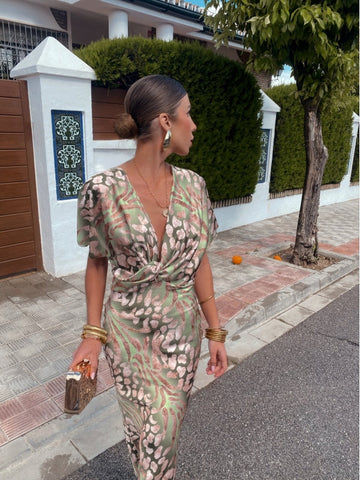 Liora | Satynowa sukienka z nadrukiem w panterkę