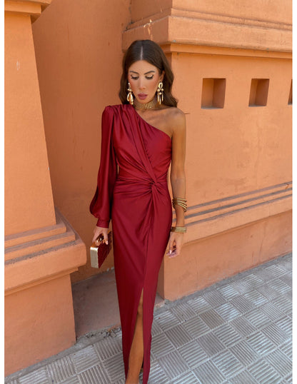 Katarzyna – Elegancka sukienka maxi z jednym rękawem